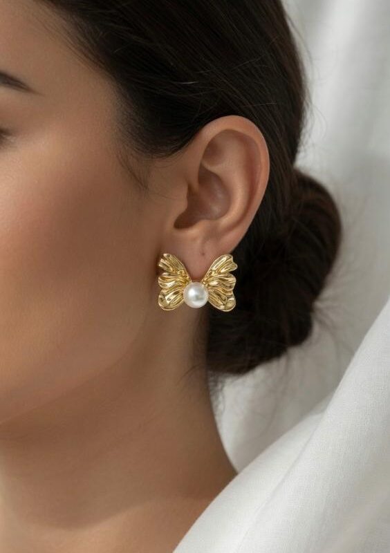 WHITE PEARL BUTTERFLY EARRING